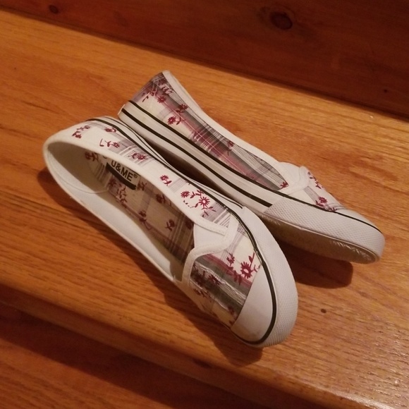 Slip-on - Shoes Size 6/7 - Picture 2 of 3